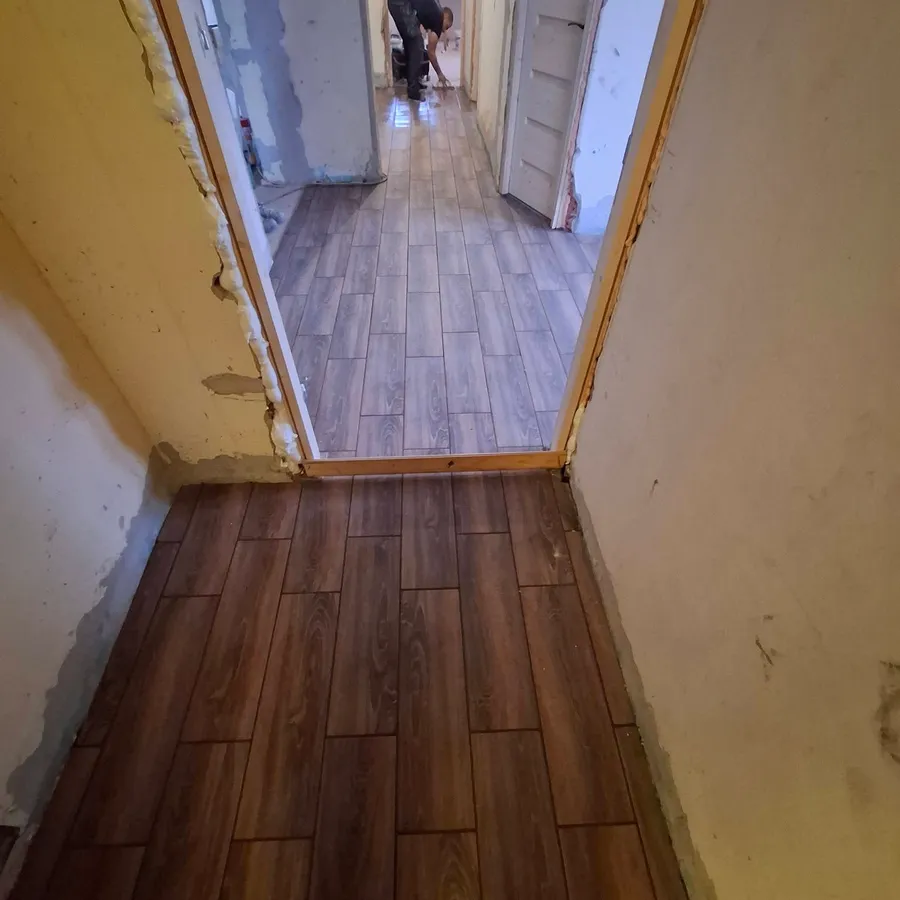 Szoba és folyosó, munka után